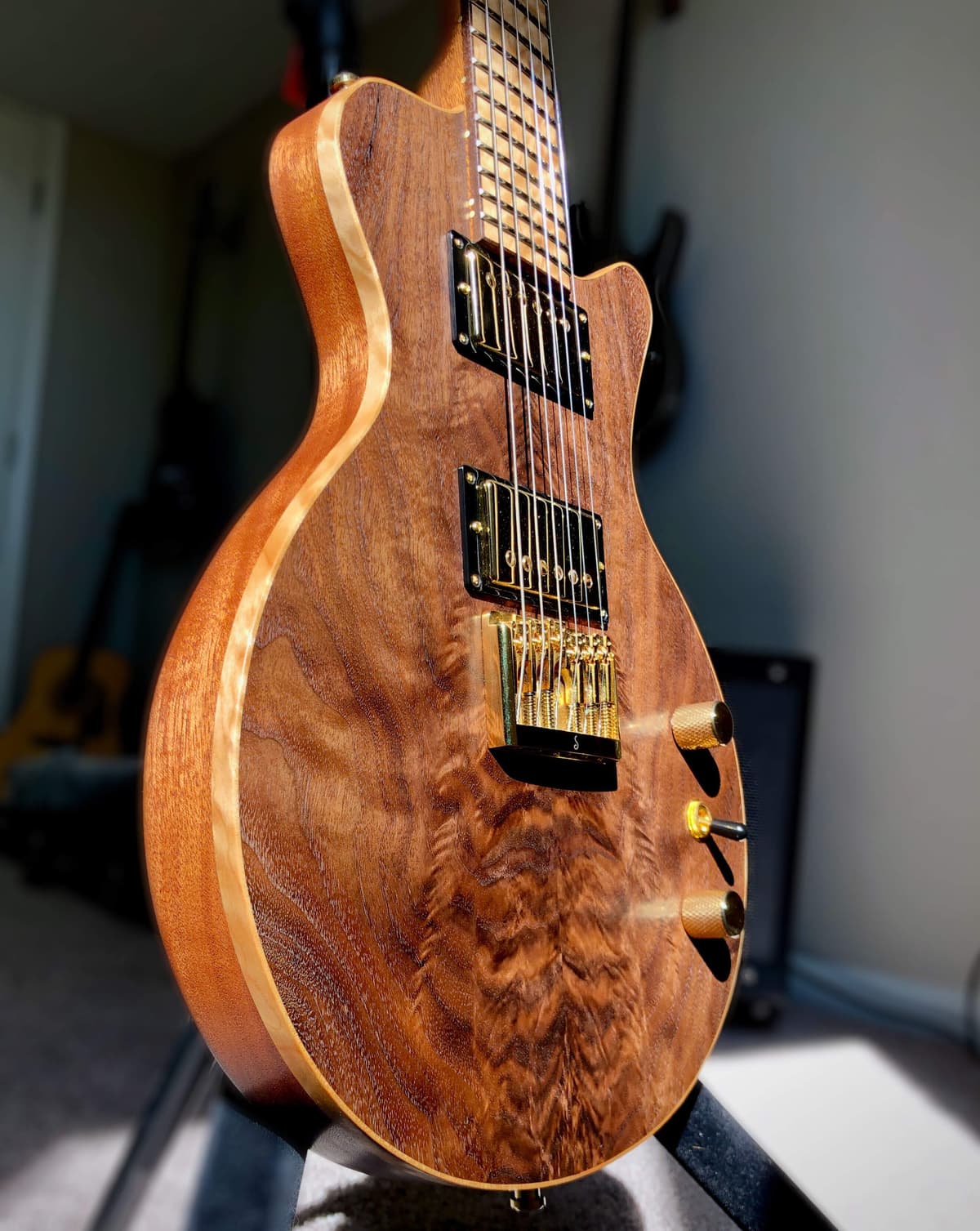 Single Cut, figured Walnut top