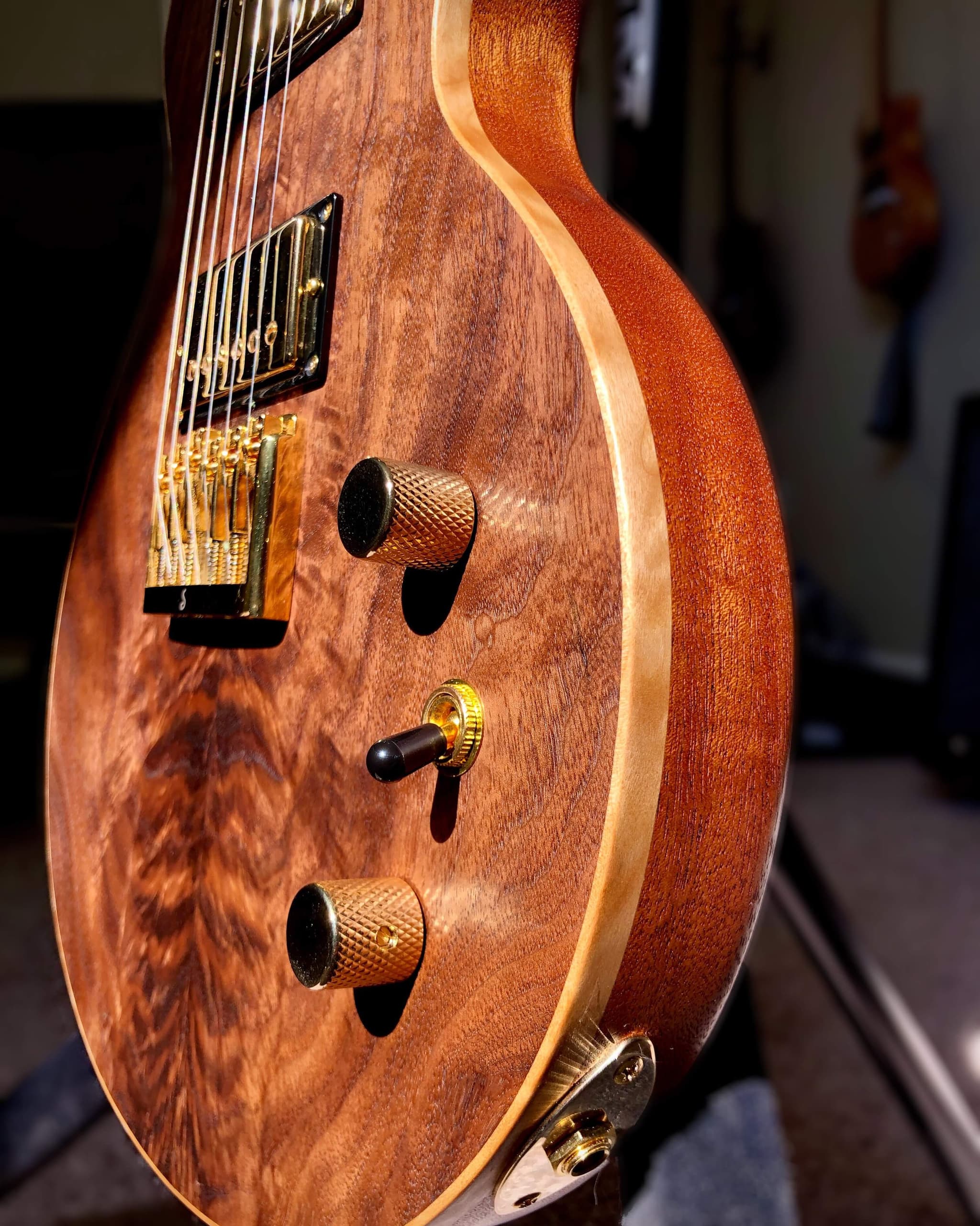 Walnut top, maple binding and mahogany back